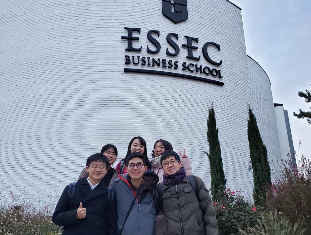 Outside ESSEC Business School with my product innovation classmates!